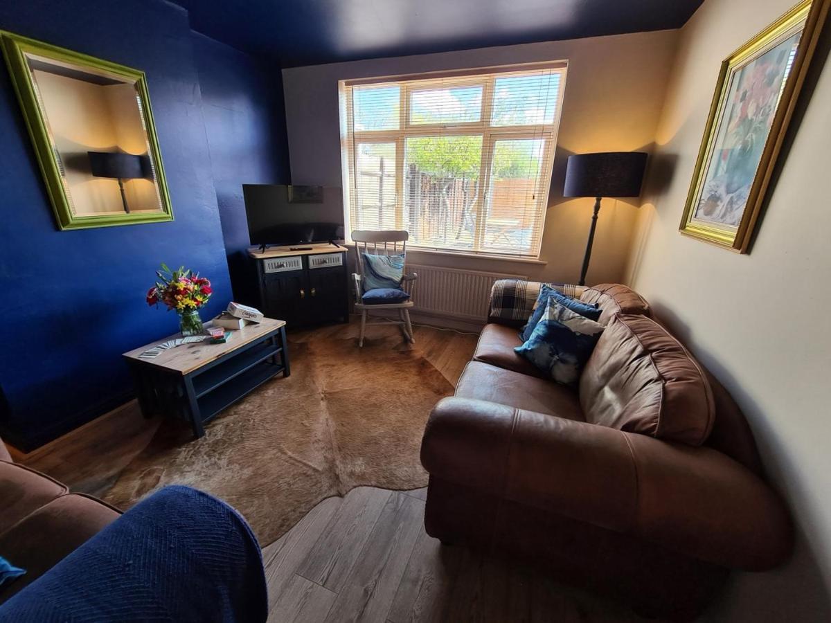 Rumer Hill House A Unique Boutique Styled Place To Stay In Cannock Close To A5 The Mcarthur Glen Outlet Great Wyrley エクステリア 写真